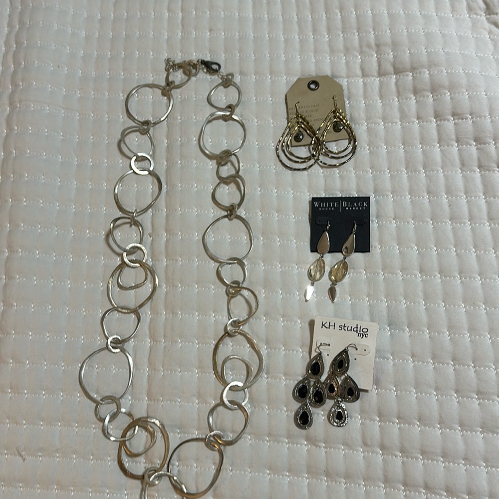 Lot of jewelry 1 necklace 3 pair of earrings